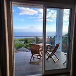 Feriehus Rosegarden View *