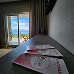 Feriehus Rosegarden View *