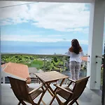 Feriehus Rosegarden View *