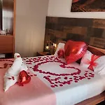Rosegarden View Velas