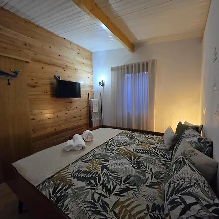 Rosegarden View Velas