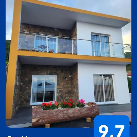 Rosegarden View Velas