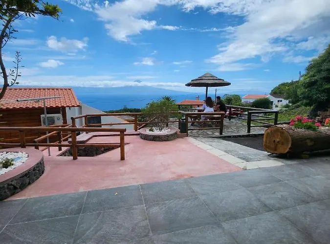 Rosegarden View Velas